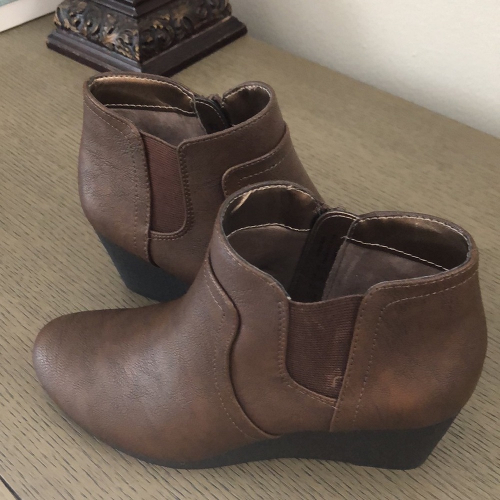 Boots - Picture 4 of 4